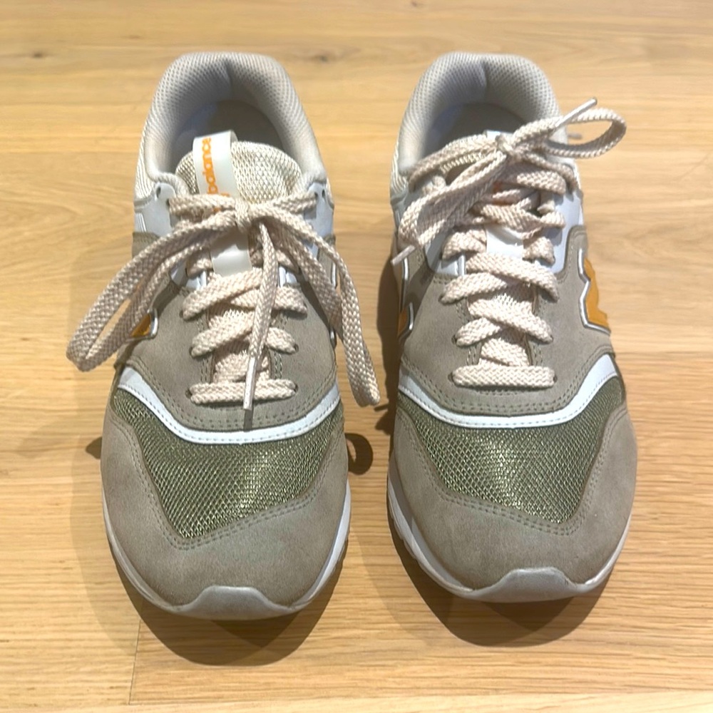 New Balance Olive Green 997H Sneakers